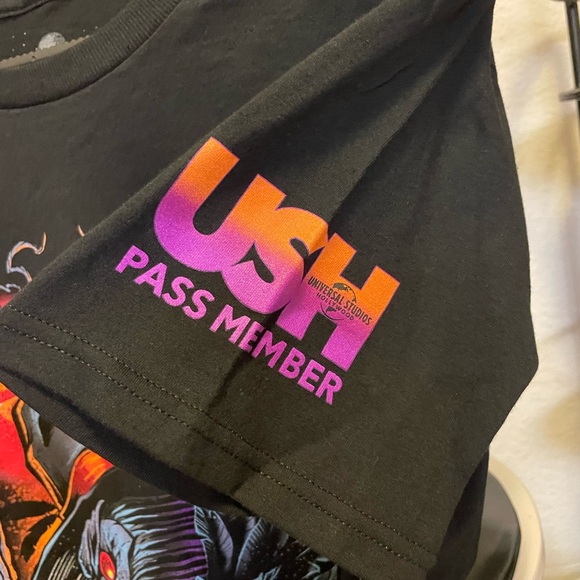 Universal Studios HHN 2024 Murder Of Crowz Pass Member T-Shirt. - Picture 2 of 4